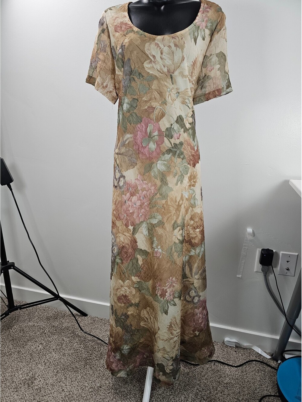 Vintage Christy Lyn Floral Maxi Dress with Short Sleeves